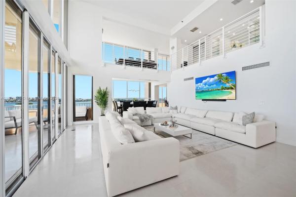 11113 Biscayne Blvd #PH4, Unincorporated Dade County, Florida 33181, image 1