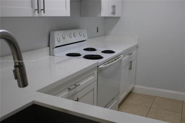Palm Place, 557 NW 100th Pl #102, Pembroke Pines, Florida 33024, image 1