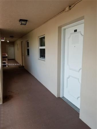 Evergreen Of Pine Island Ridge, 9411 Evergreen Pl #202, Davie, Florida 33324, image 1