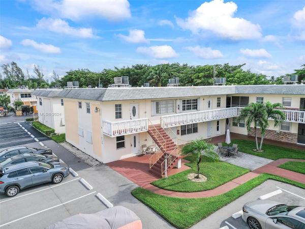 Crystal Court Manor, 1455 N 12th Ct #1A, Hollywood, Florida 33019, image 2