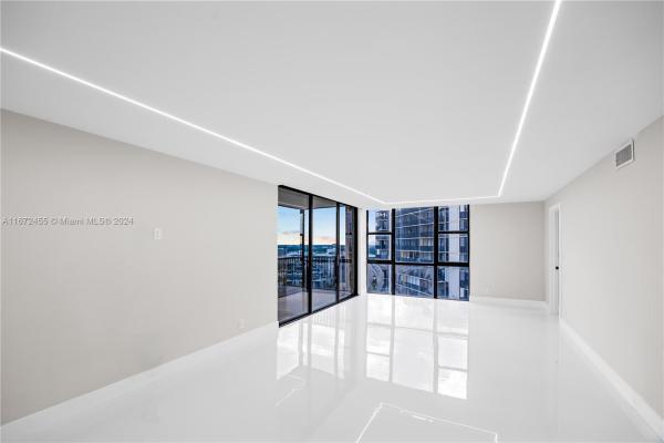 Coronado Tower 3, 20379 W Country Club Dr #2439, Aventura, Florida 33180, image 3