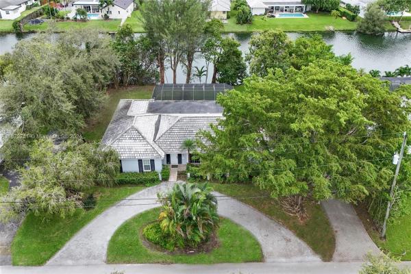 Kendall Park Estates, 7240 SW 109th Ter, Pinecrest, Florida 33156, image 2