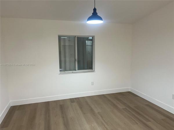 Saminik, 8111 NW 186th Ter, Hialeah, Florida 33015, image 3
