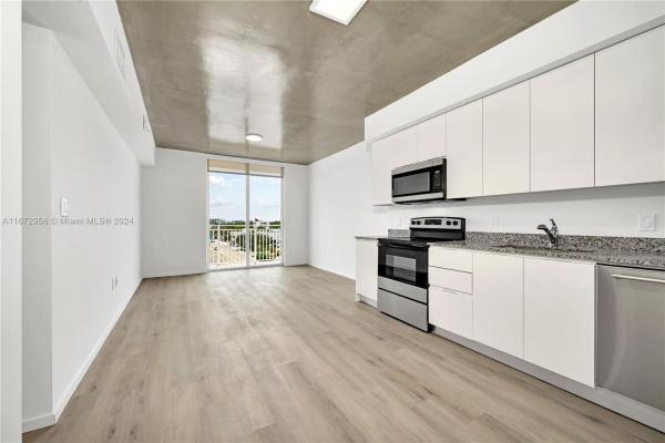 475 NE 125th #504, North Miami, Florida 33161, image 2