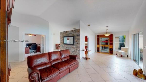 Brittany Bay At Silver Lakes, 18015 NW 21st St, Pembroke Pines, Florida 33029, image 2