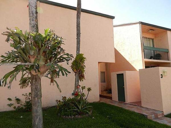 Oakview, 9173 Fontainebleau Blvd #3, Fountainebleau, Florida 33172, image 1