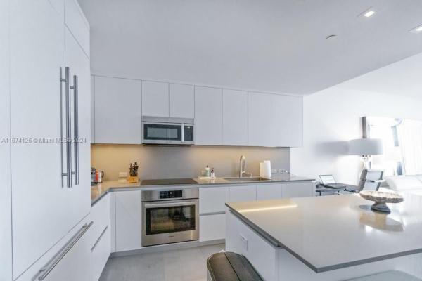 Reach Brickell City Centre, 68 SE 6th St #3205, Miami, Florida 33131, image 1
