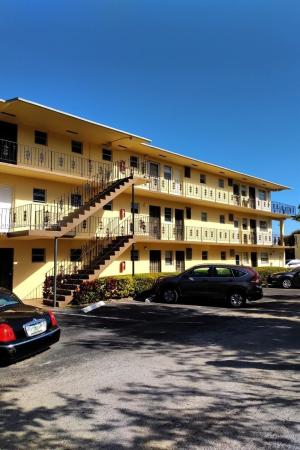 Biscayne Lake Gardens, 2810 NE 201st Ter #G325, Aventura, Florida 33180, image 1