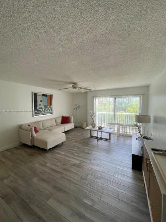 Towne Royale, 17800 Atlantic Blvd #304, Sunny Isles Beach, Florida 33160, image 1