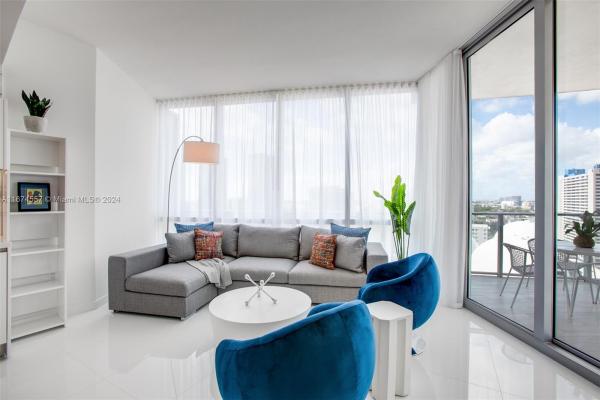 Paramount Miami Worldcenter, 851 NE 1st Ave #1810, Miami, Florida 33132, image 1