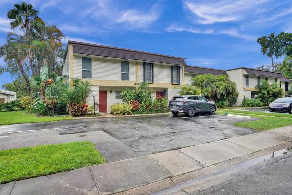 Hollywood Gardens, 3320 Simms St #11B, Hollywood, Florida 33021, image 1