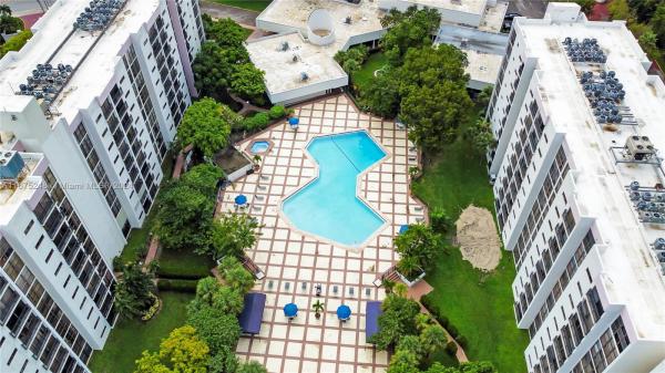 Plaza Of The Americas, 17021 N Bay Rd #814, Sunny Isles Beach, Florida 33160, image 1