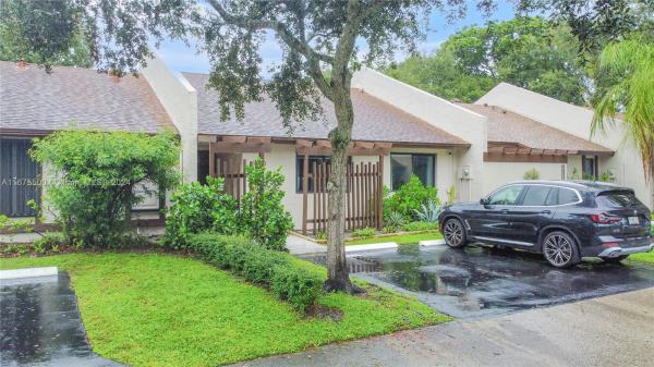 East Lakes Townhomes, 1610 NW 96th Ter, Pembroke Pines, Florida 33024, image 1
