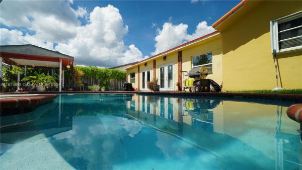 University Park East, 13424 SW 1st Ter, Tamiami, Florida 33184, image 1