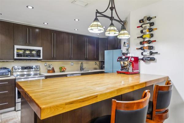 Visions, 549 Racquet Club Rd #30, Weston, Florida 33326, image 1