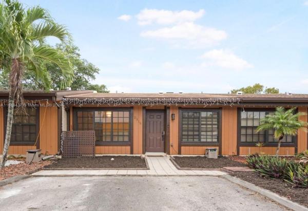 Cedarwoods At Pembroke Lakes, 2310 Poinsetta Ct #2310, Pembroke Pines, Florida 33026, image 1