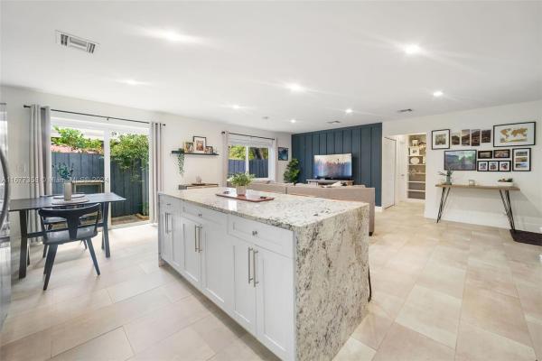 Howard Acres, 1452 NE 10th Ave, Fort Lauderdale, Florida 33304, image 1