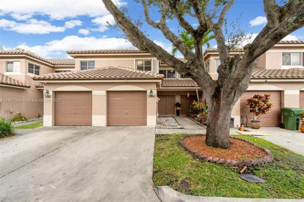 Royal Townhomes, 2394 NW 97th Way #2394, Pembroke Pines, Florida 33024, image 1