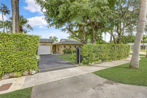 Heftler Homes Sunset Park, 10201 SW 86th St, Kendall, Florida 33173, image 1