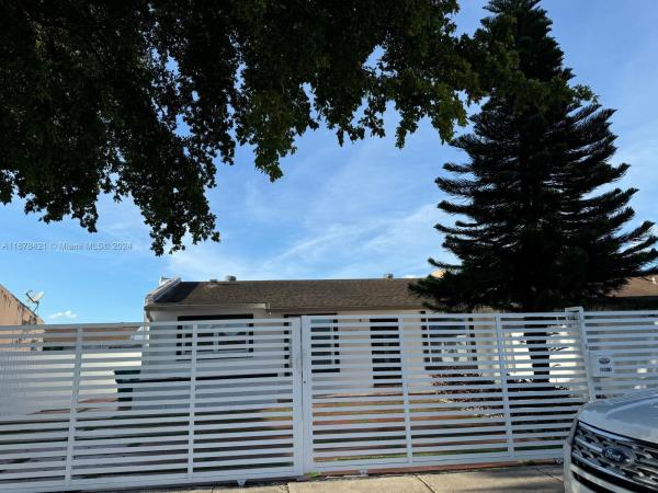 Royale Green, 12961 SW 50th Ln #1, Kendale Lakes, Florida 33175, image 1