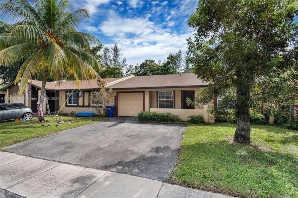 The Meadows Of Miramar, 9310 E Daffodil Ln, Miramar, Florida 33025, image 3