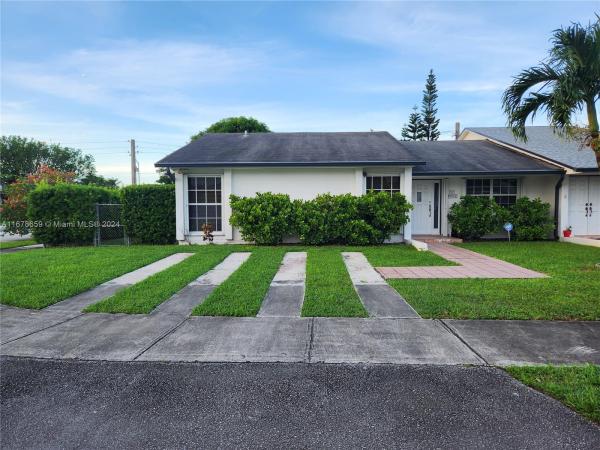Casa Grande, 9711 SW 1st St, Fountainebleau, Florida 33174, image 1