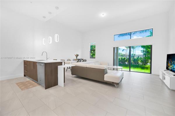 Strata At Plantation, 4449 NW 9th St, Plantation, Florida 33317, image 3