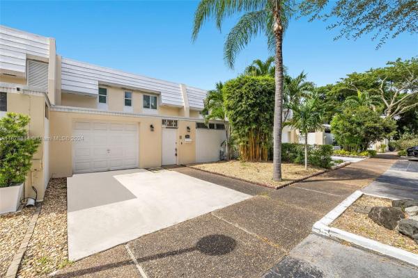 Miami Lakes Golf Course Village, 7384 Big Cypress Dr #7384, Miami Lakes, Florida 33014, image 1