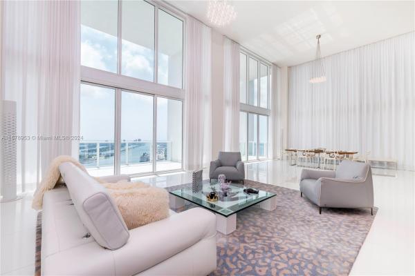 Ten Museum Park Residential, 1040 Biscayne Blvd #4402, Miami, Florida 33132, image 2