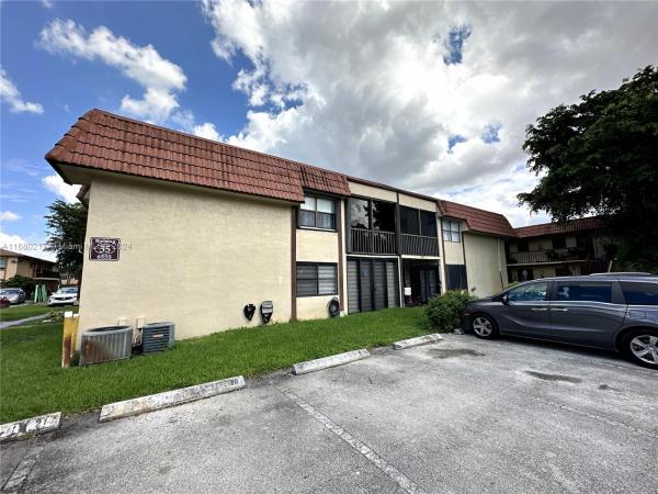 Lago Grande, 6555 W 26th Dr #23-35, Hialeah, Florida 33016, image 1