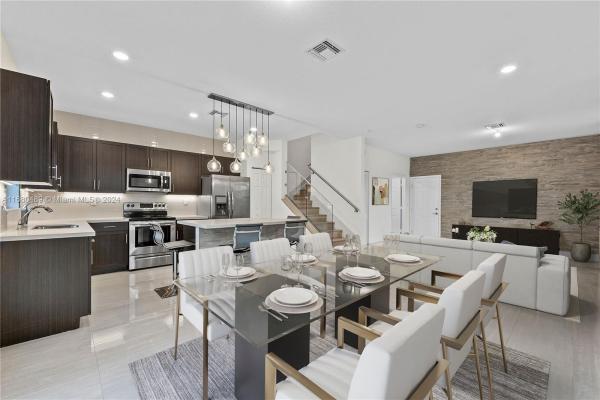 Palomino Lake, 4638 Santa Cruz Way, Davie, Florida 33314, image 2