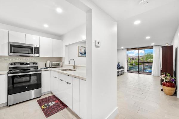 Colony Point, 1001 Colony Point Cir #306, Pembroke Pines, Florida 33026, image 1