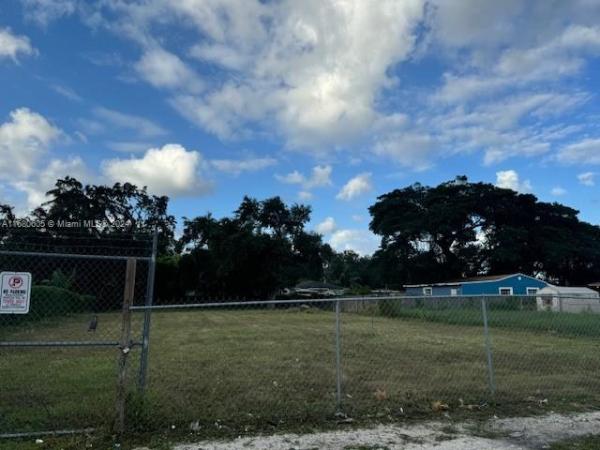 Breezy Park, 24xx NW 55th St, Brownsville, Florida 33142, image 1