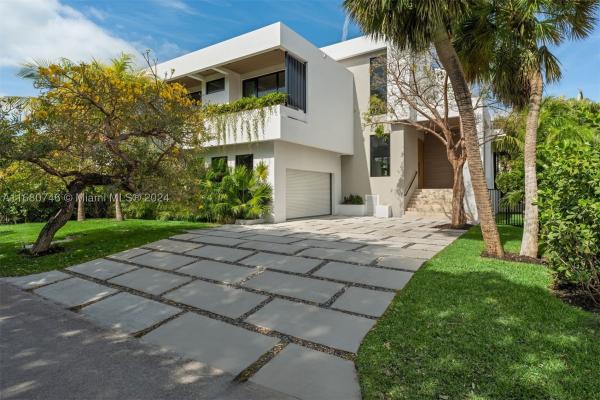Biscayne Key Estates, 650 Warren Ln, Key Biscayne, Florida 33149, image 1