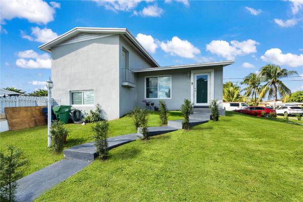 New England Village, 3800 NW 185th Ter, Miami Gardens, Florida 33055, image 1