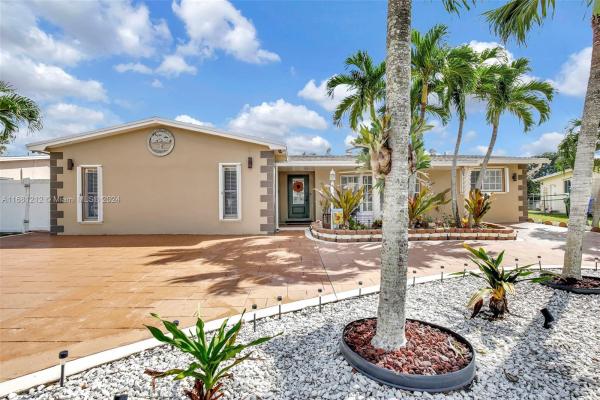 Pasadena Lakes, 301 NW 93rd Ave, Pembroke Pines, Florida 33024, image 1