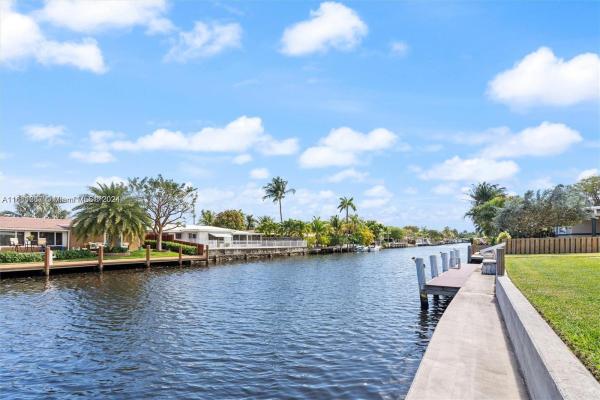 Middle River Manor, 2312 NE 17th Ave, Wilton Manors, Florida 33305, image 1