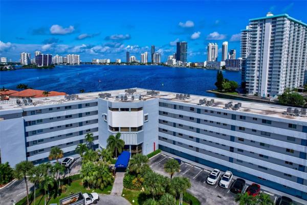 Eden Point, 4000 NE 170th St #606, North Miami Beach, Florida 33160, image 1
