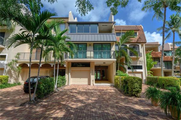 Royal Harbour Yacht Club, 5990 Paradise Point Dr #5990, Palmetto Bay, Florida 33157, image 1