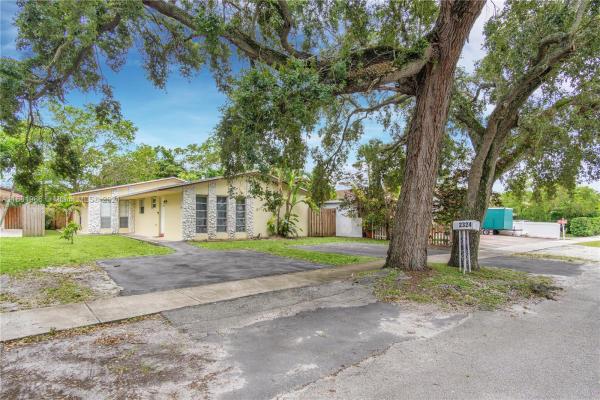 Hollywood Park, 2324-2326 Liberty St, Hollywood, Florida 33020, image 1
