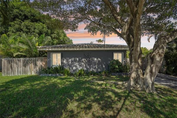Royal Poinciana, 1955 Thomas St, Hollywood, Florida 33020, image 1
