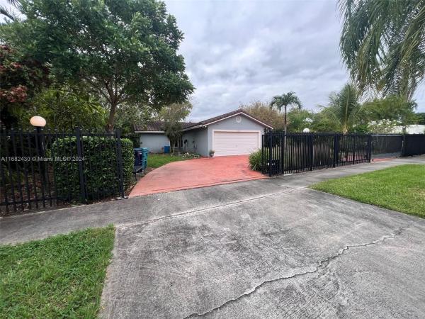 Kings Grant East, 15620 SW 147th Ave, Kendall West, Florida 33187, image 1
