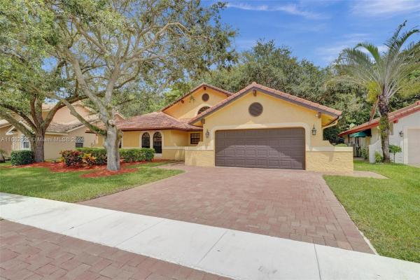 Oak Knoll Estates, 1910 E Oak Knoll Cir, Davie, Florida 33324, image 1