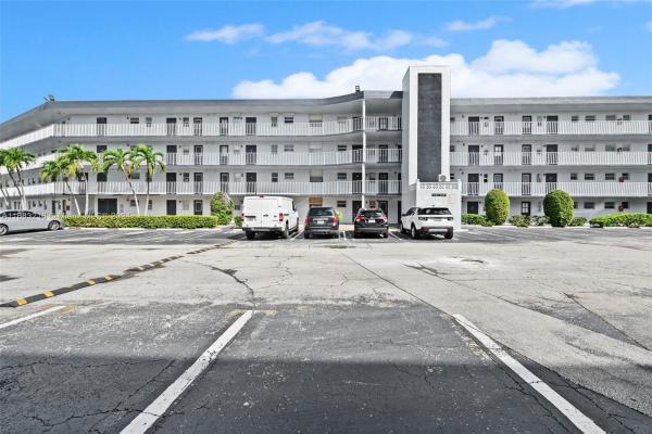 Royal Oaks, Ives Estates, Florida 33179, image 1