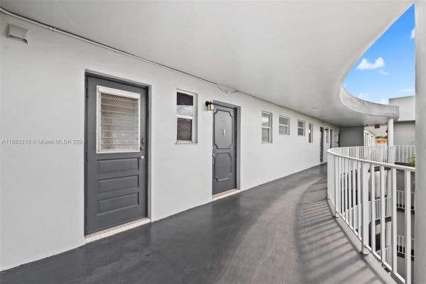 Royal Oaks, Ives Estates, Florida 33179, image 3