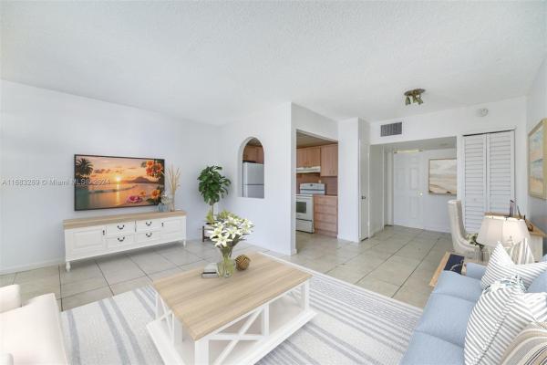 Plaza, 926 Michigan Ave #1, Miami Beach, Florida 33139, image 1