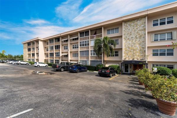 Gulfstream Garden, 410 SE 2nd St #308, Hallandale Beach, Florida 33009, image 1