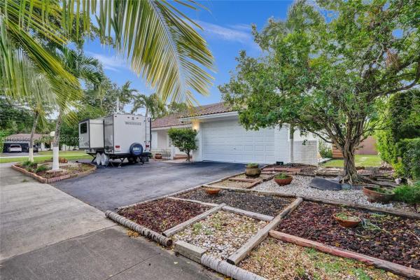 Emerald Hills, 3300 N Hills Dr, Hollywood, Florida 33021, image 1