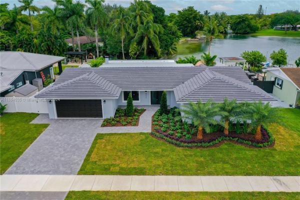 Kendale Lakes No HOA, 8215 SW 140th Ave, Kendale Lakes, Florida 33183, image 1