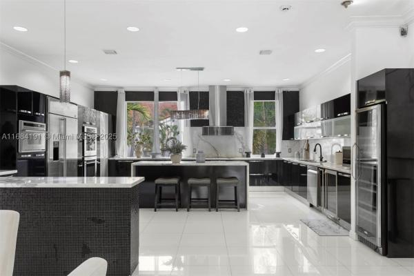 Turnberry Townhomes, 19555 NE 37th Ave, Aventura, Florida 33180, image 3